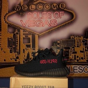Infant bred yeezys V2 size 8k brand new 210$ firm